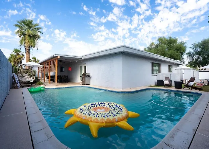 Biltmore With Game & Fire Pit, Sleeps 16 Holiday home *