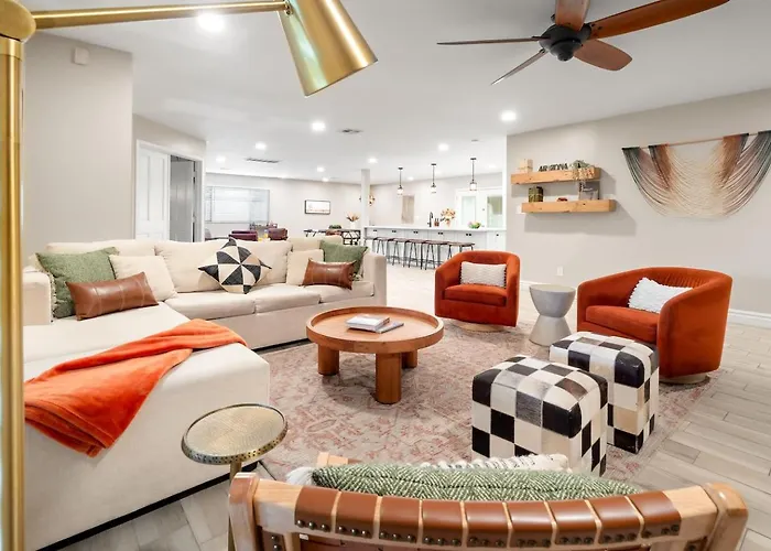 Biltmore With Game & Fire Pit, Sleeps 16 Holiday home Phoenix