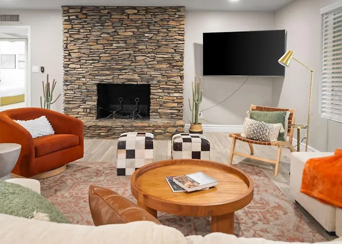 Biltmore With Game & Fire Pit, Sleeps 16 Holiday home