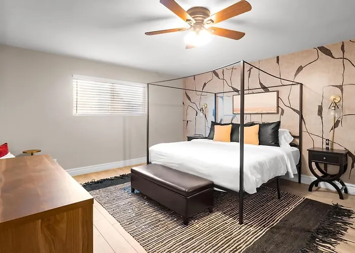 Biltmore With Game & Fire Pit, Sleeps 16 Holiday home *