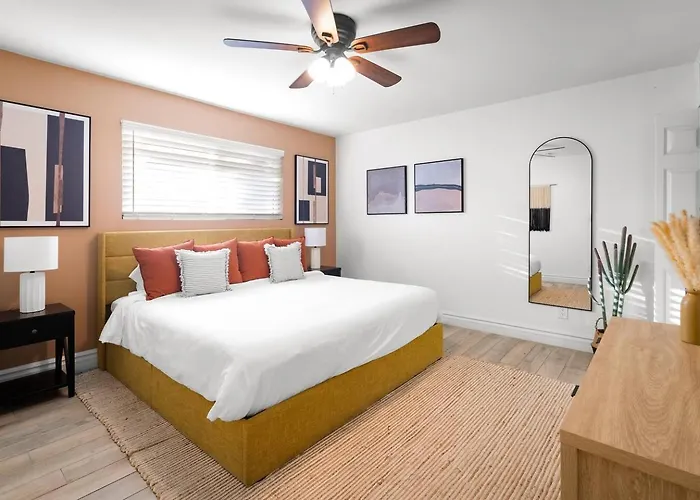 Biltmore With Game & Fire Pit, Sleeps 16 Holiday home *