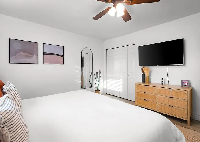 Biltmore With Game & Fire Pit, Sleeps 16 Holiday home Phoenix